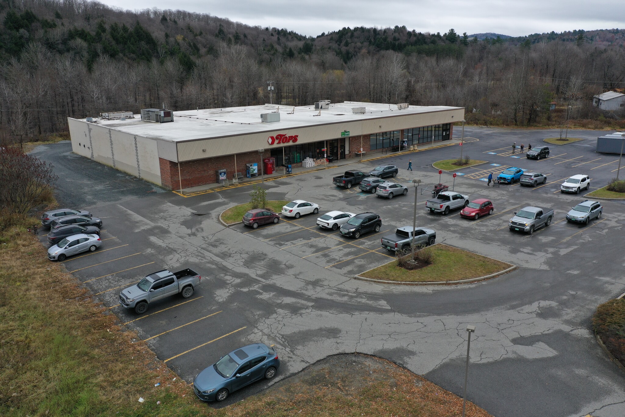 82 Route 15 W, Hardwick, VT for sale Primary Photo- Image 1 of 2