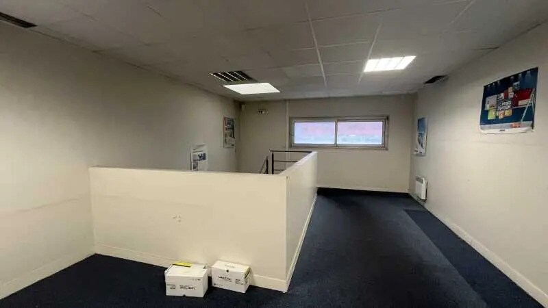 Rue De La Batardière, Saint-Jean-de-la-Ruelle for lease - Building Photo - Image 2 of 10