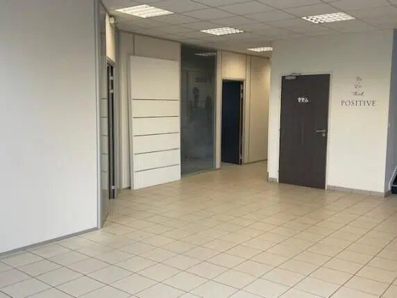 Flex in BOIS-D'ARCY for lease - Interior Photo - Image 2 of 10