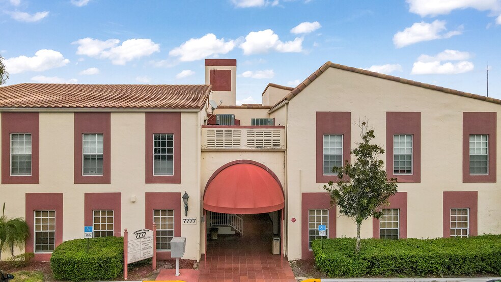 7777 N University Dr, Tamarac, FL for sale - Primary Photo - Image 1 of 124