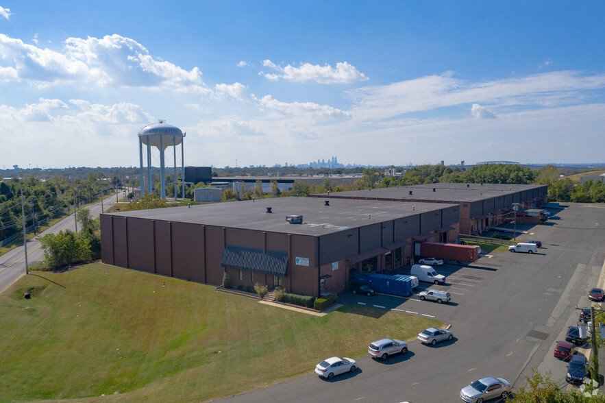 8295-8301 National Hwy, Pennsauken, NJ for lease - Building Photo - Image 3 of 9