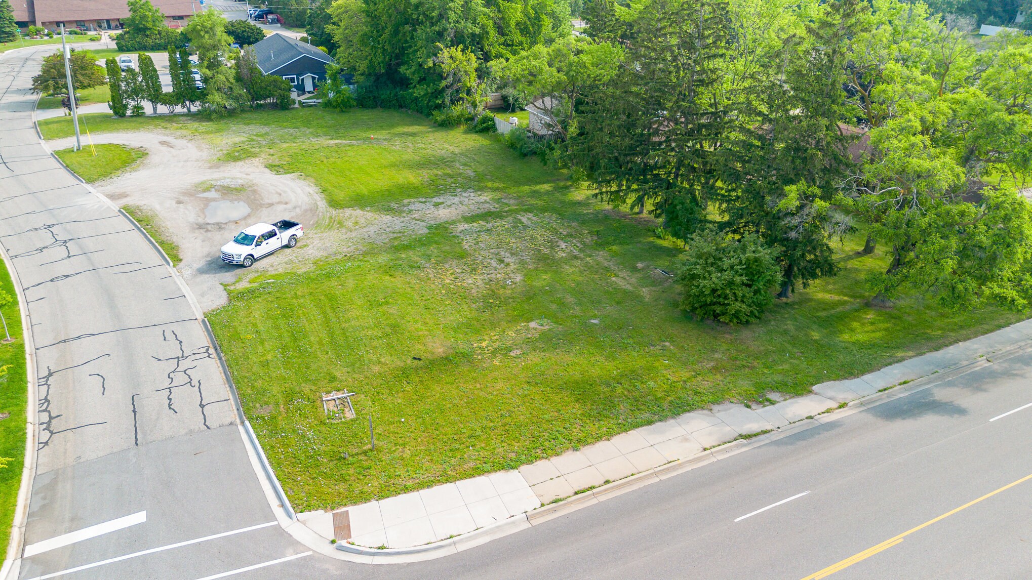 915 E Broomfield St, Mount Pleasant, MI for sale Primary Photo- Image 1 of 6