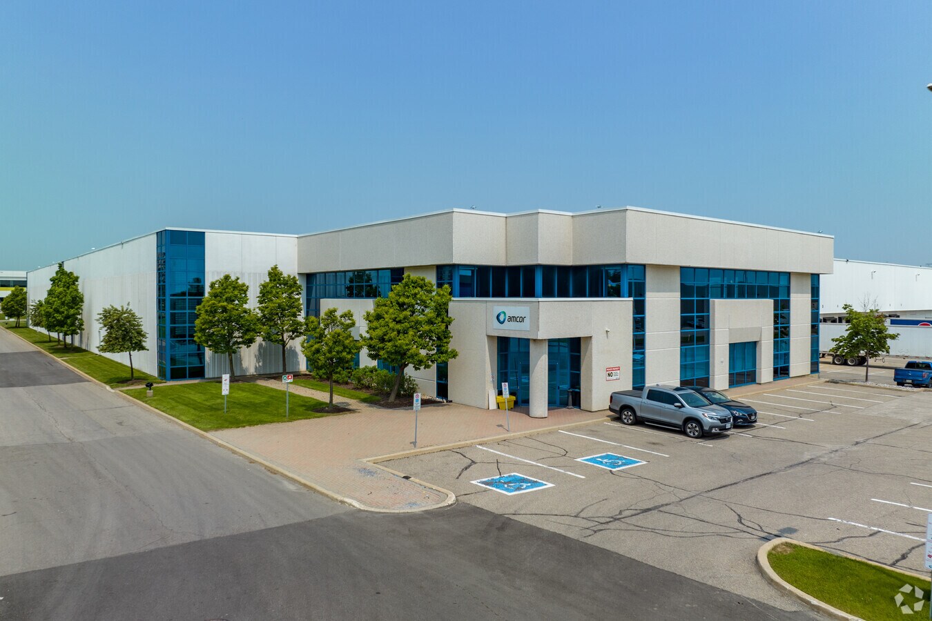 300 Kennedy Rd S, Brampton, ON L6W 4V2 300 Kennedy Rd S, Brampton, ON L6W 4V2