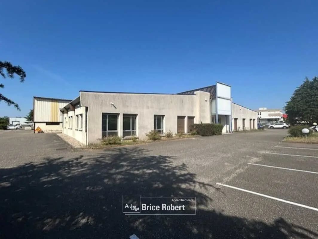 Flex in Chassieu for sale Building Photo- Image 1 of 10