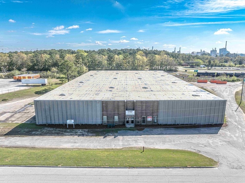 925 Commerce Cir, Hanahan, SC for sale - Building Photo - Image 1 of 1