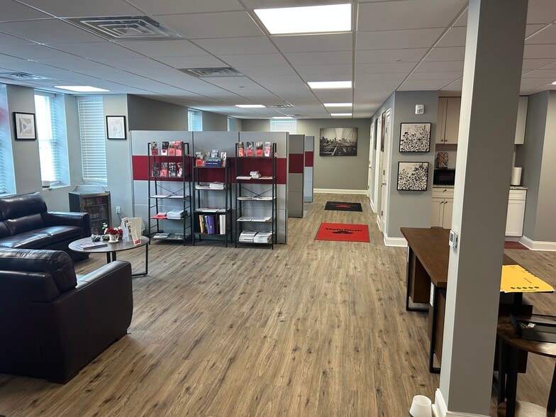 433 Lancaster Ave, Malvern, PA for lease - Interior Photo - Image 3 of 18