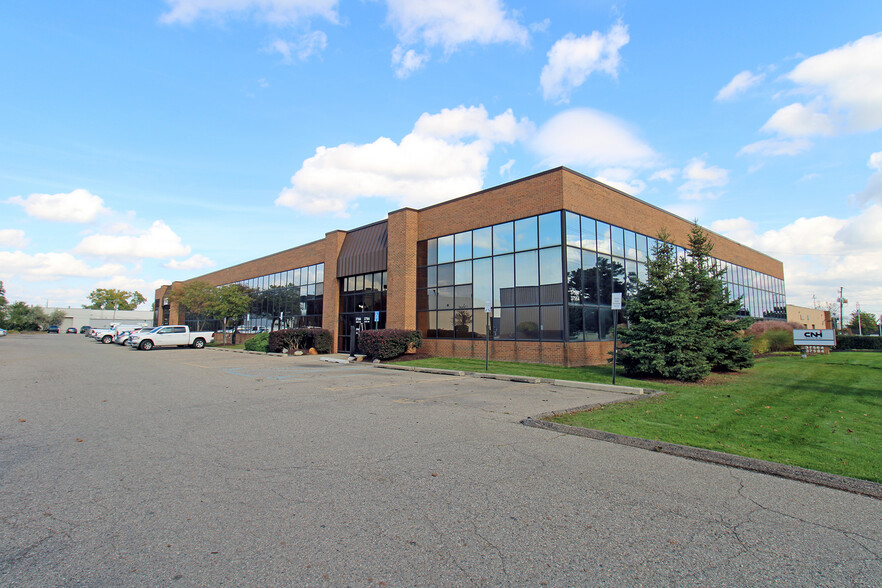 37564-37584 Amrhein Rd, Livonia, MI for lease - Building Photo - Image 1 of 10