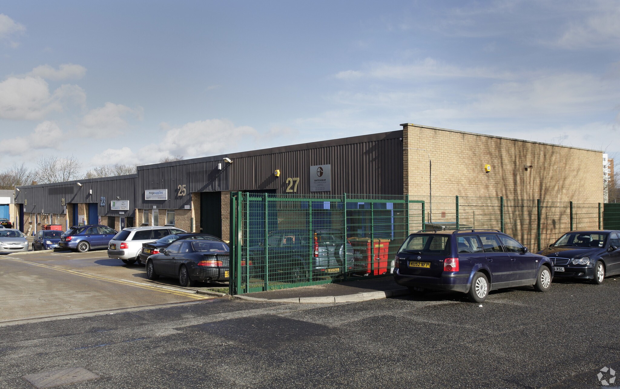 19-27 Horatius Way, Croydon for lease Primary Photo- Image 1 of 8