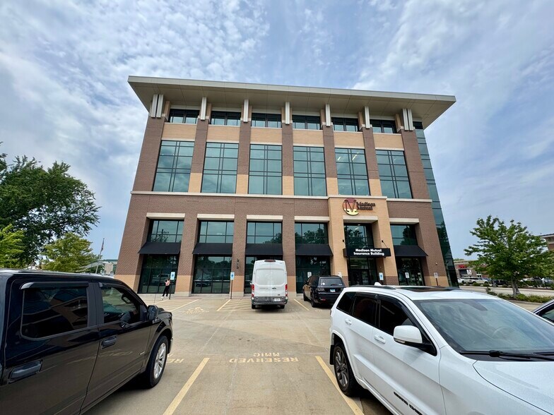 222 E Park St, Edwardsville, IL for lease - Building Photo - Image 1 of 4