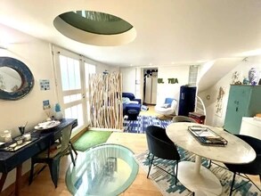 Place André Malraux, Saint-Germain-en-Laye for lease Interior Photo- Image 2 of 8