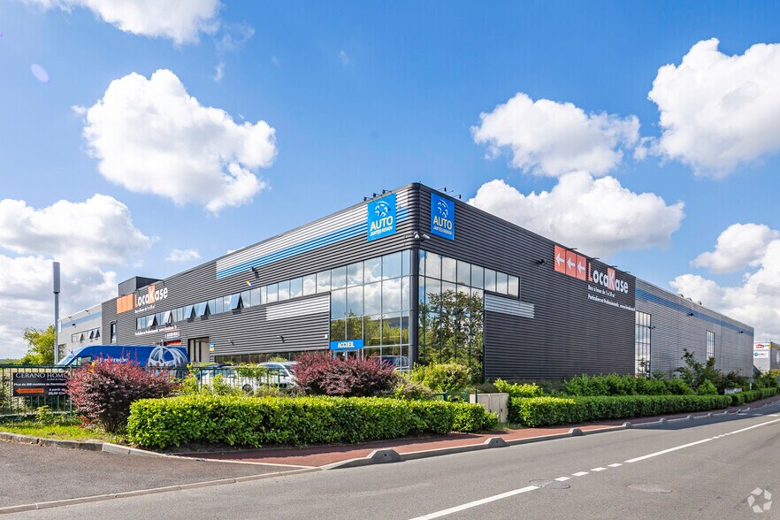 Flex in Taverny for lease - Primary Photo - Image 1 of 2