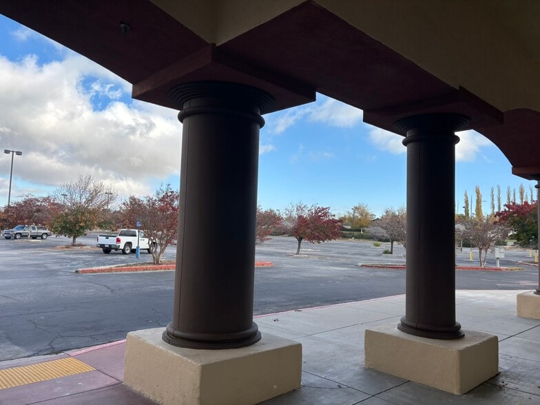 710 W Tehachapi Blvd, Tehachapi, CA for lease - Building Photo - Image 2 of 30