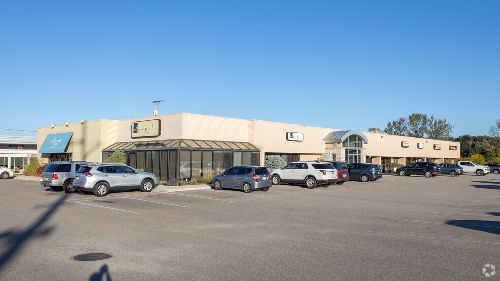 5747 28th St SE, Grand Rapids, MI for lease - Primary Photo - Image 1 of 7