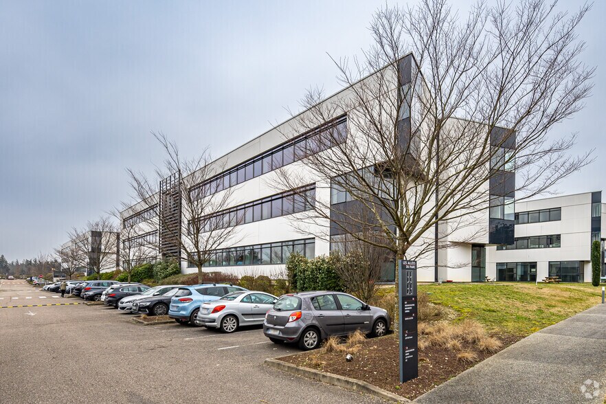 Office in Saint-Priest for lease - Building Photo - Image 2 of 12