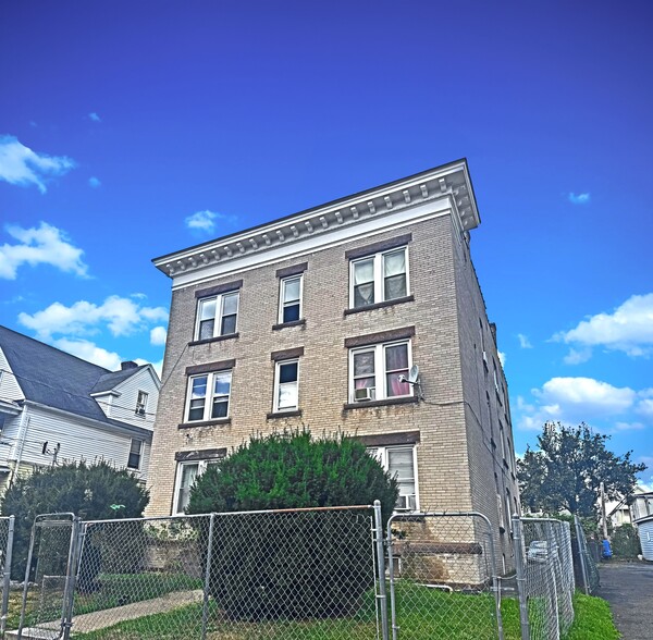 66 Standish St, Hartford, CT for sale - Building Photo - Image 2 of 5