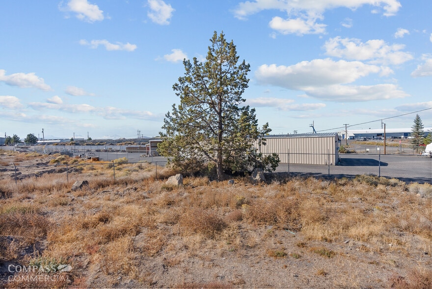 498 SW Veterans Way, Redmond, OR for sale - Building Photo - Image 2 of 14