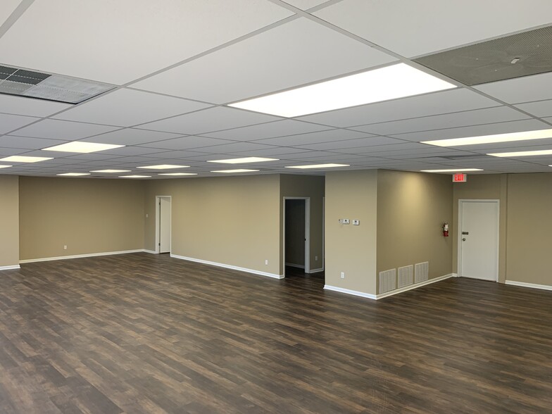 1602-1606 Merrill Dr, Little Rock, AR for lease - Building Photo - Image 2 of 6