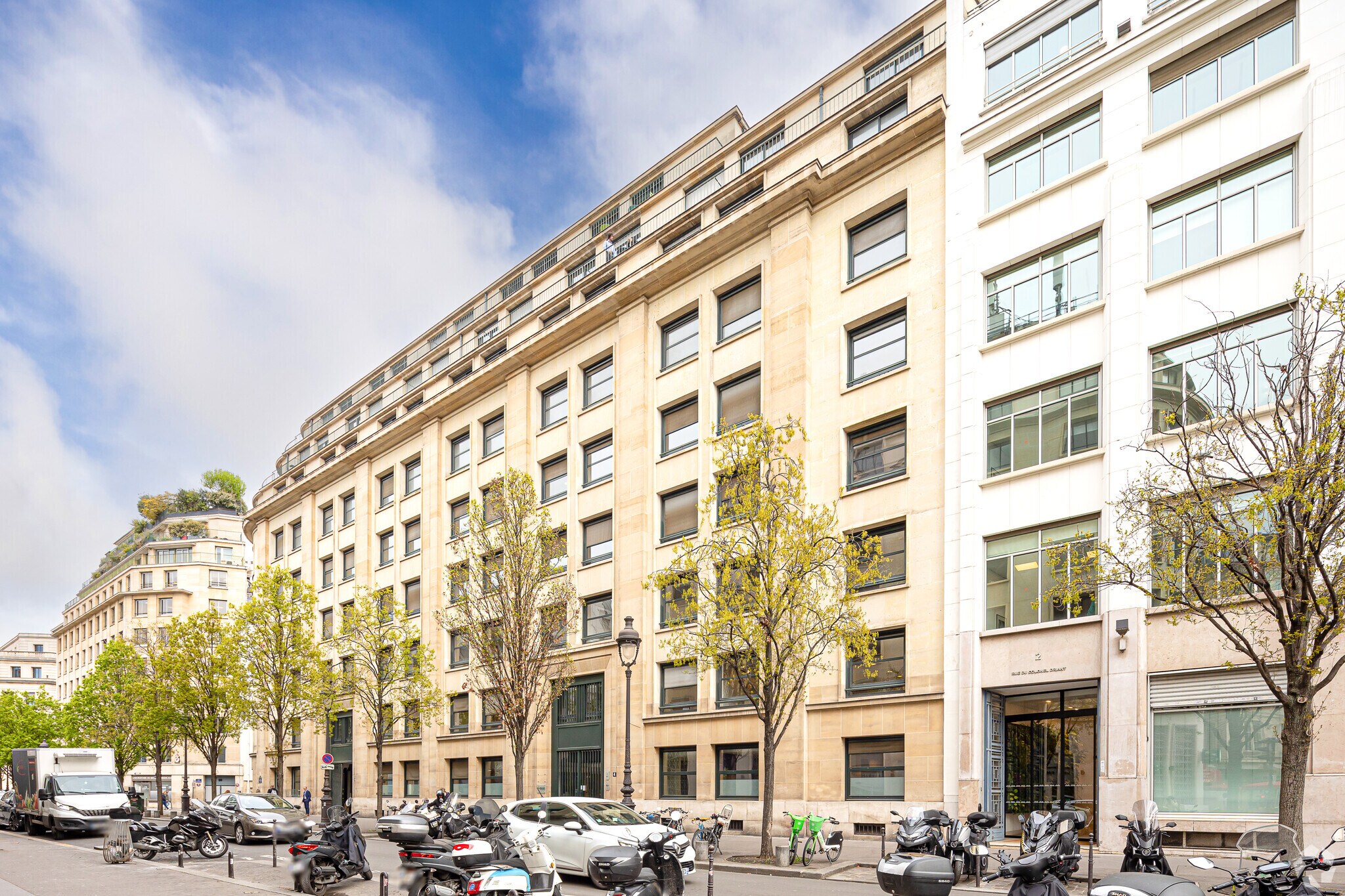 Office in Paris for sale Primary Photo- Image 1 of 1