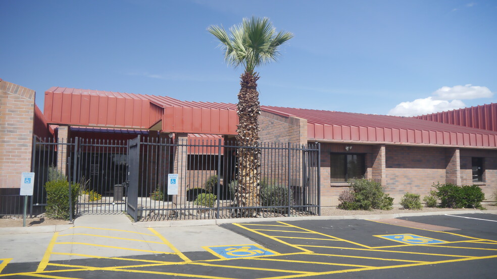 8618 N 35th Ave, Phoenix, AZ for lease - Building Photo - Image 2 of 6