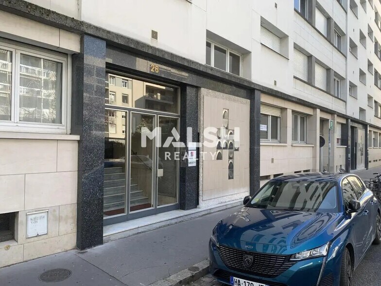 Office in Lyon for lease - Building Photo - Image 1 of 10