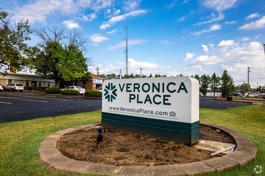 1425 N New Florissant Rd, Florissant, MO for sale - Building Photo - Image 3 of 32