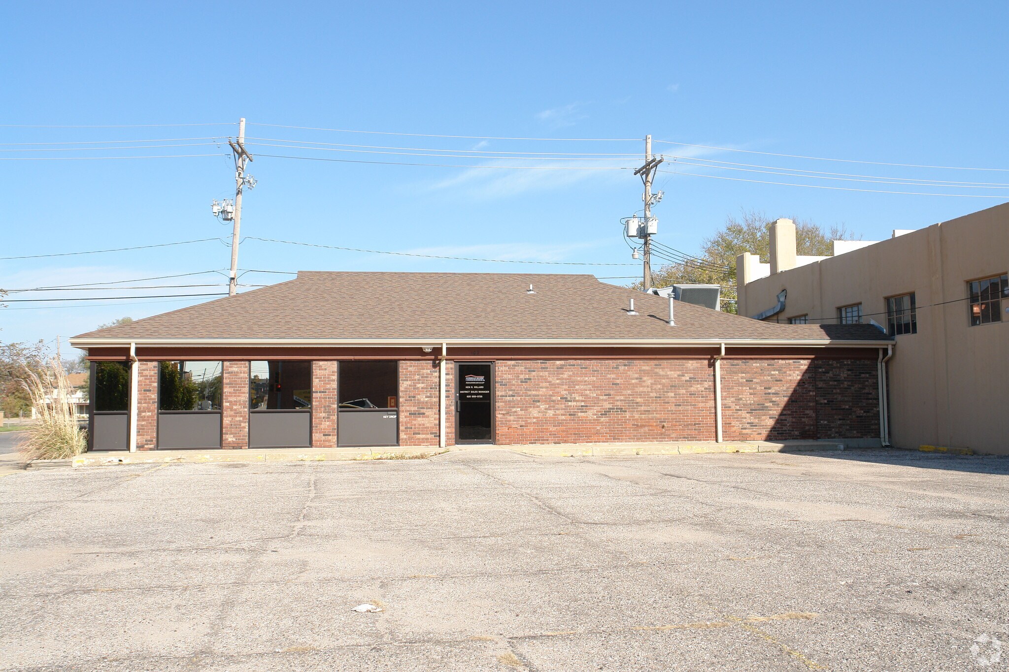 102 E 4th St, Hutchinson, KS for sale Primary Photo- Image 1 of 1