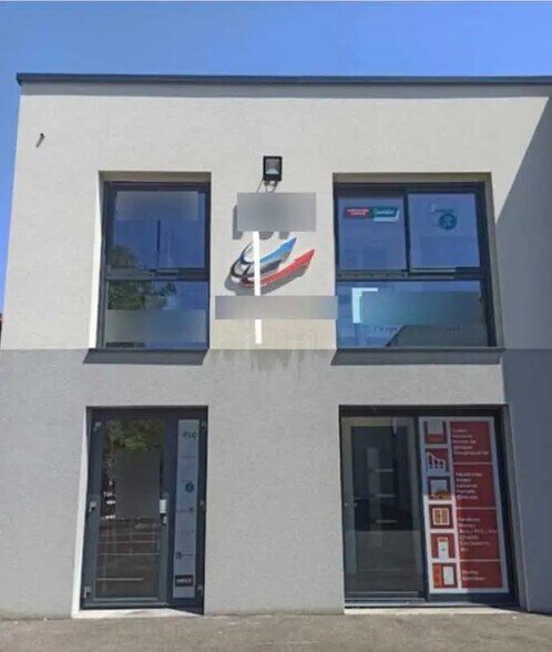 Flex in Saint-Laurent-de-Mure for sale - Building Photo - Image 1 of 6