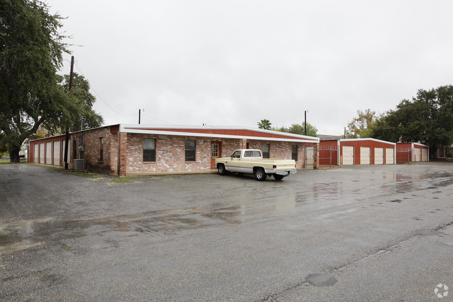 1215 Encino Dr, Pleasanton, TX for sale - Primary Photo - Image 1 of 1