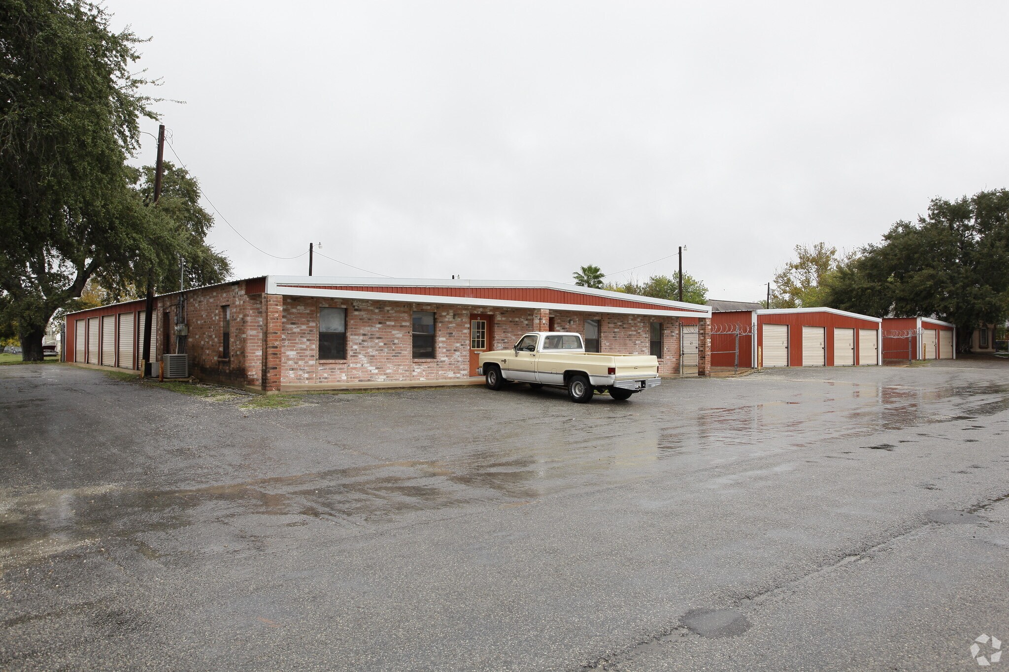 1215 Encino Dr, Pleasanton, TX for sale Primary Photo- Image 1 of 1