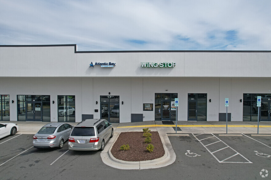 521-669 Huffman Mill Rd, Burlington, NC for lease - Building Photo - Image 3 of 10