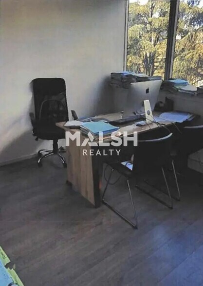 Office in Lyon for sale - Interior Photo - Image 2 of 4