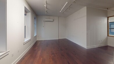 1818 Race St, Cincinnati, OH for lease Interior Photo- Image 2 of 8