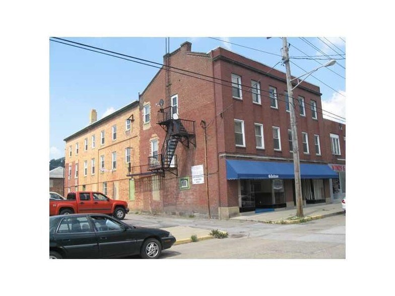 139-141 S Jefferson St, Kittanning, PA for sale - Building Photo - Image 2 of 19