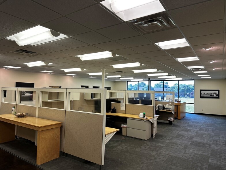 1504 Falcon Dr, DeSoto, TX for sale - Building Photo - Image 2 of 3