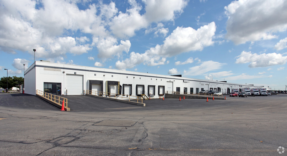 299 Cayuga Rd, Cheektowaga, NY for lease - Primary Photo - Image 1 of 9