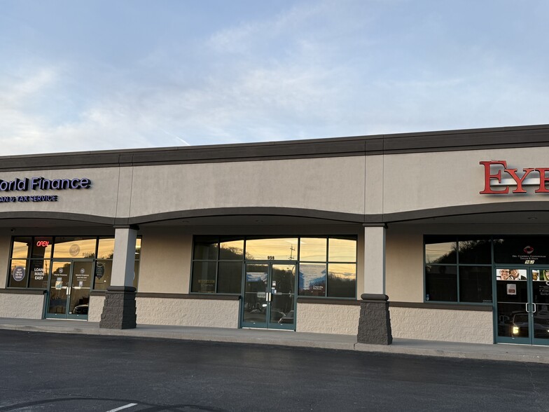 954-972 Dolly Parton Pky, Sevierville, TN for lease - Building Photo - Image 2 of 11