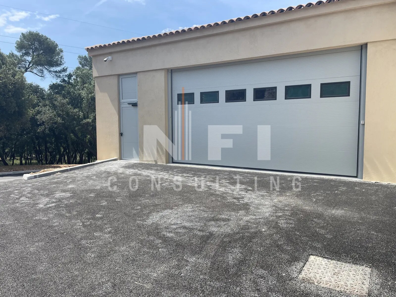Flex in Valbonne for lease Building Photo- Image 1 of 7