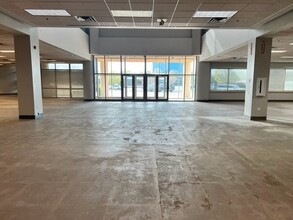 7130-7140 S Lewis Ave, Tulsa, OK for lease Interior Photo- Image 2 of 4