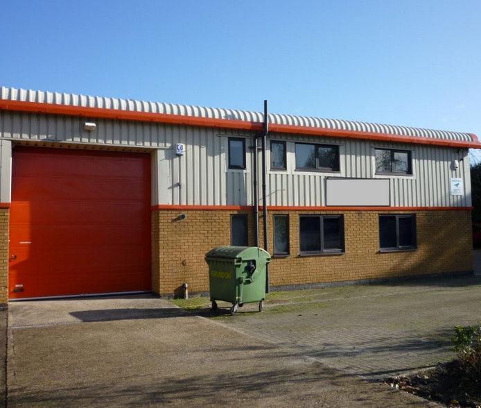 8 Top Angel, Buckingham for sale - Primary Photo - Image 1 of 1