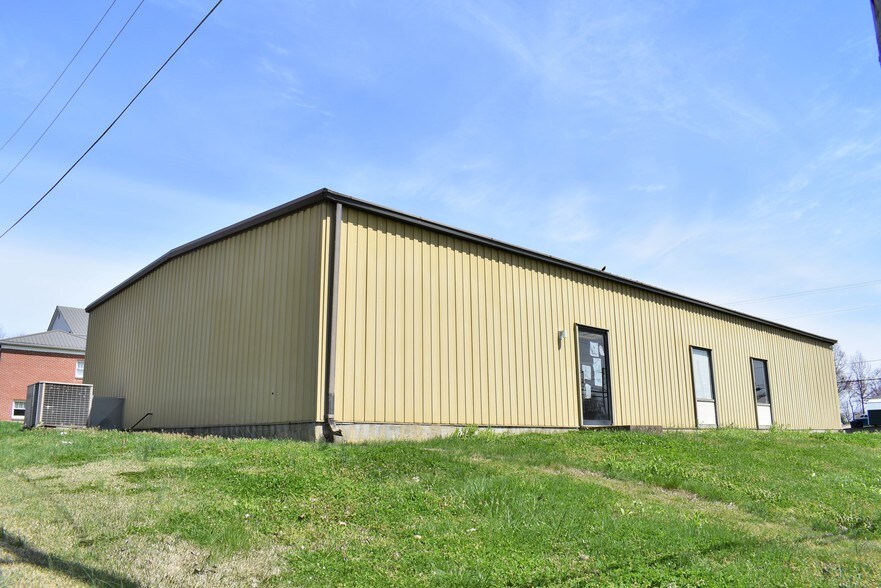 106 N Maple St, Troy, TN 38260