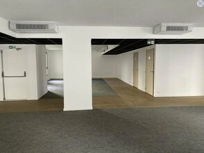 Retail in Lyon for lease Interior Photo- Image 1 of 13
