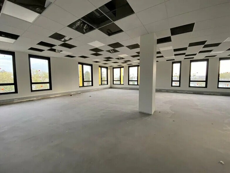 Office in Rillieux-la-Pape for lease - Building Photo - Image 3 of 7