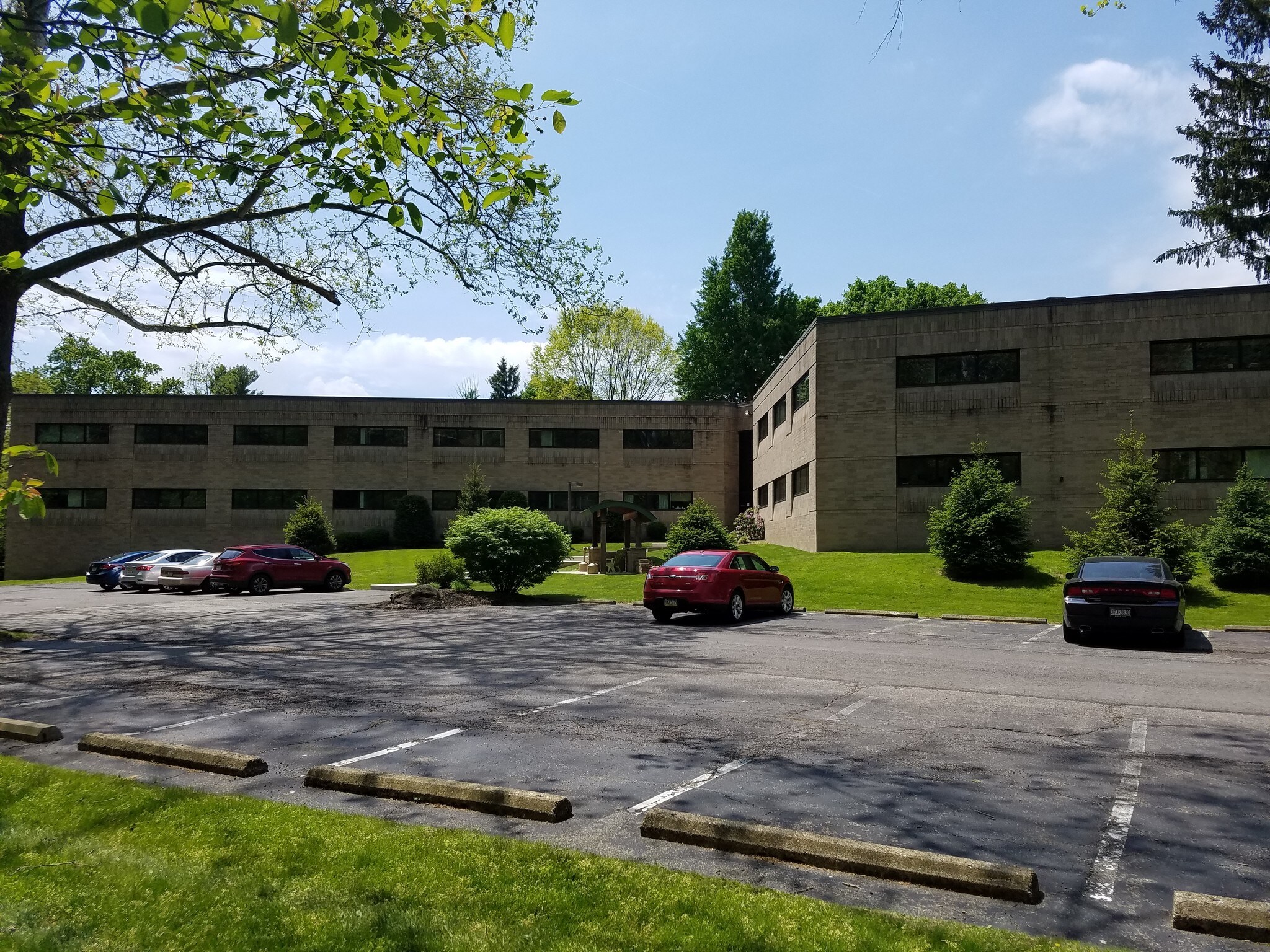 4068 Mt Royal Blvd, Allison Park, PA for lease Primary Photo- Image 1 of 49