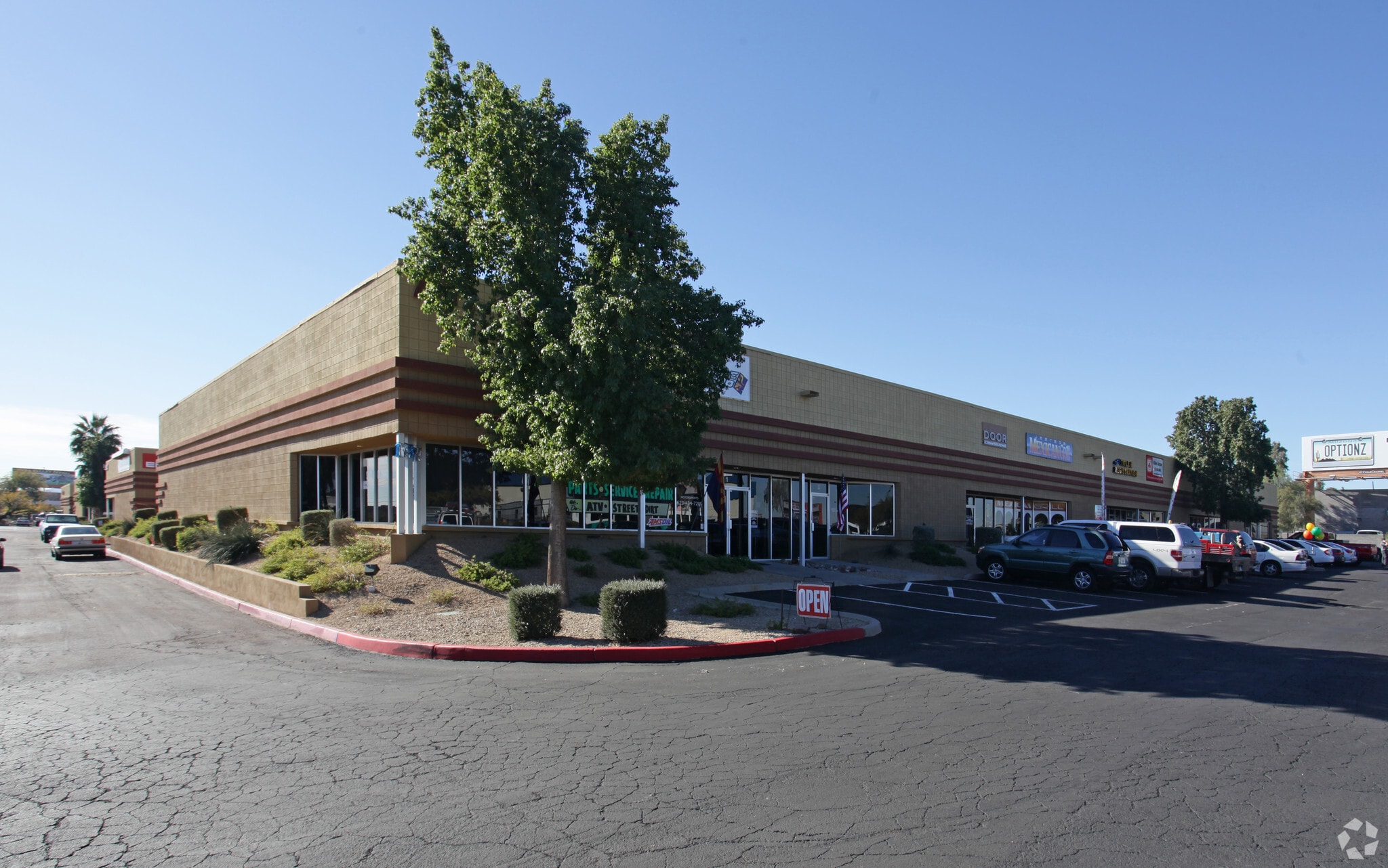 701 W Deer Valley Rd, Phoenix, AZ for lease Primary Photo- Image 1 of 8
