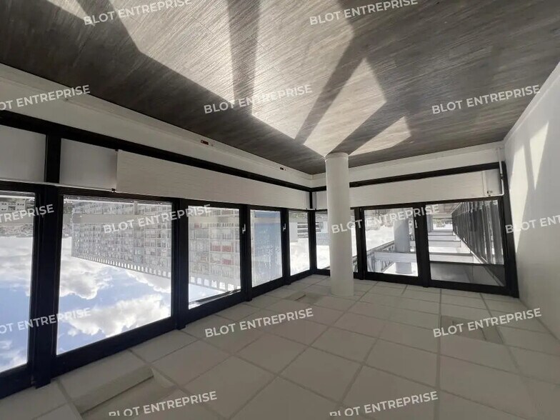 Office in Rennes for lease - Building Photo - Image 3 of 10