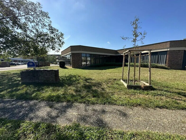 Office in Lingolsheim for lease - Building Photo - Image 1 of 4