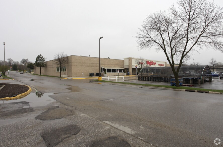 1107 E Army Post Rd, Des Moines, IA for sale - Building Photo - Image 2 of 2