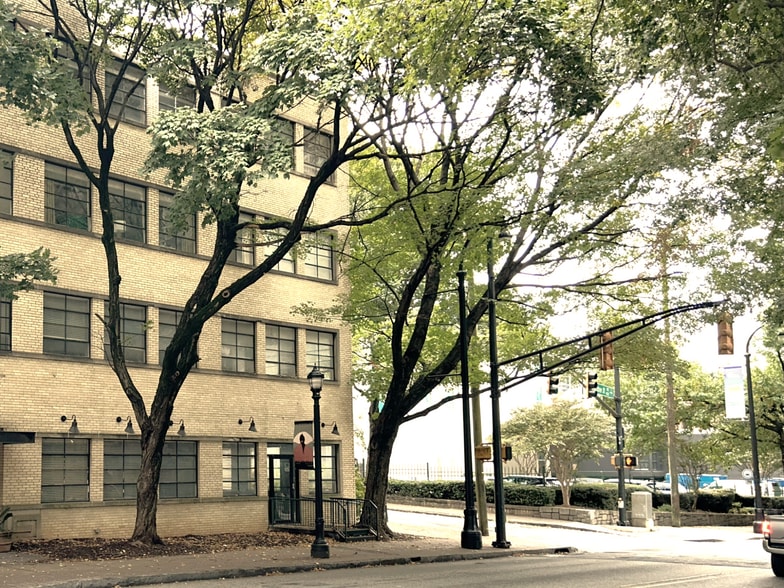 900 Peachtree St NE, Atlanta, GA for lease - Building Photo - Image 2 of 4