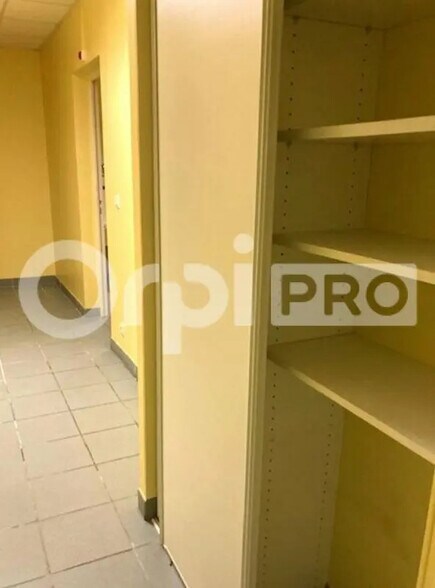 Flex in Fleury-les-Aubrais for sale - Building Photo - Image 3 of 9