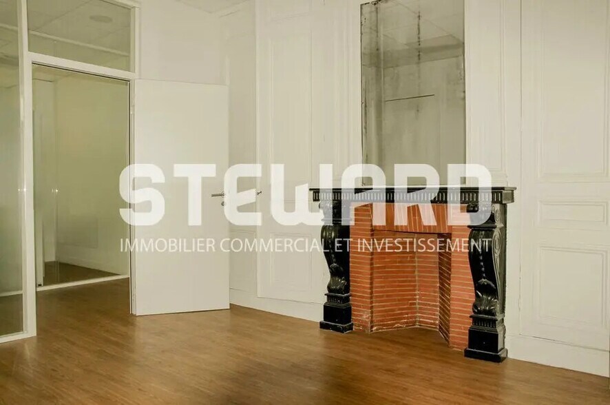 Retail in Lille for lease - Interior Photo - Image 3 of 13